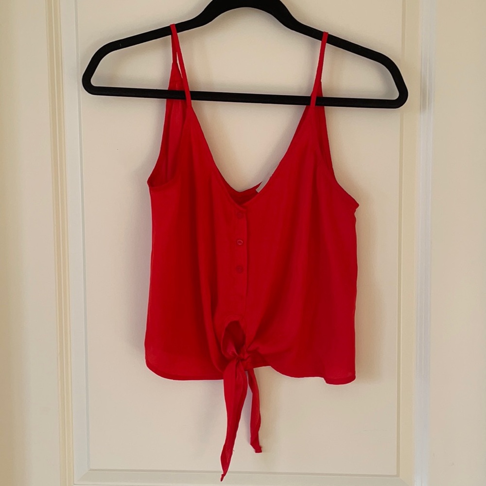 Spaghetti tank with front knot